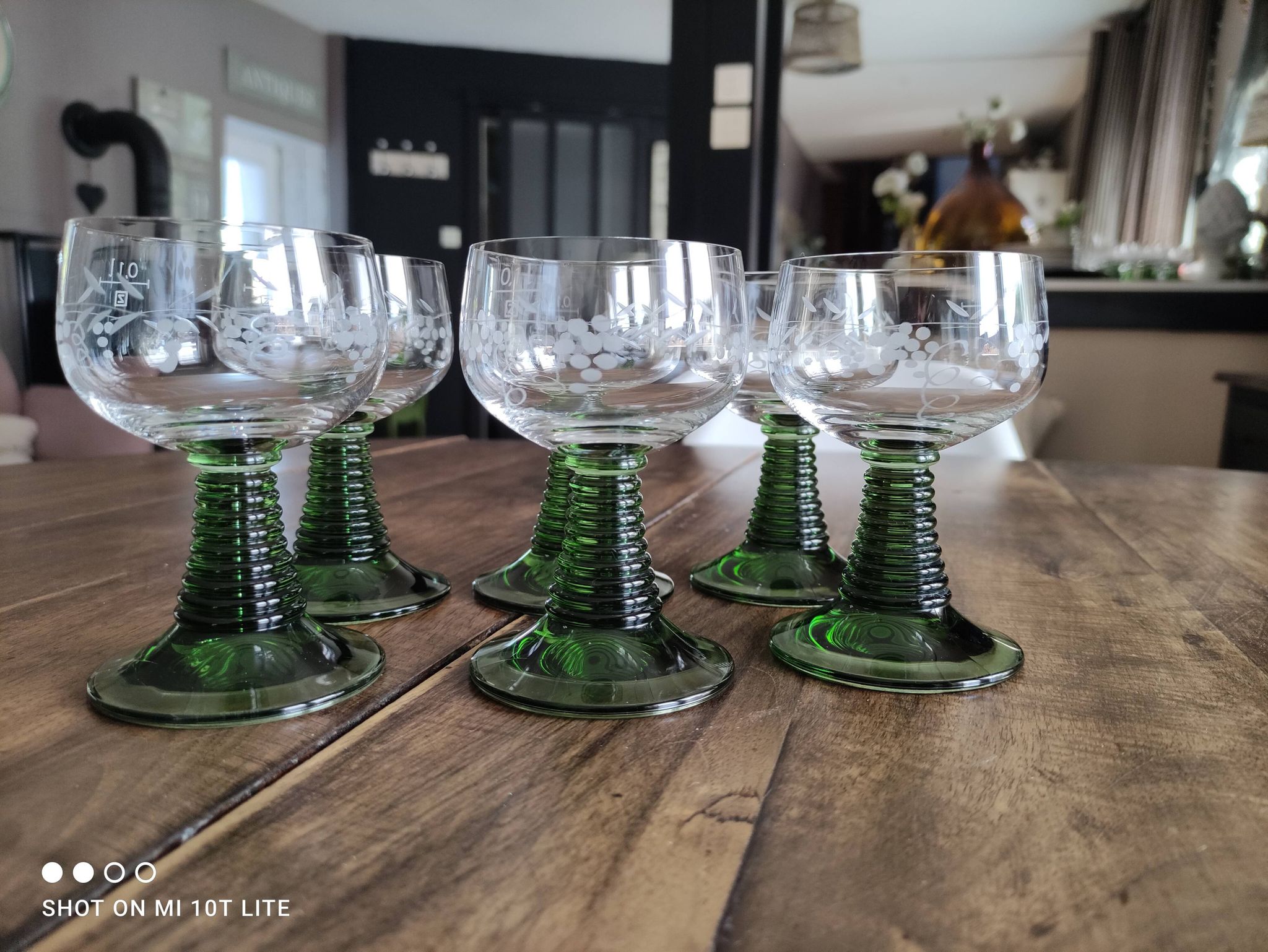 Set of 6 Alsatian wine glasses in chiseled crystal with green turned foot