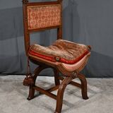 Chaise Curule en Noyer massif, goût Renaissance – Fin XIXe