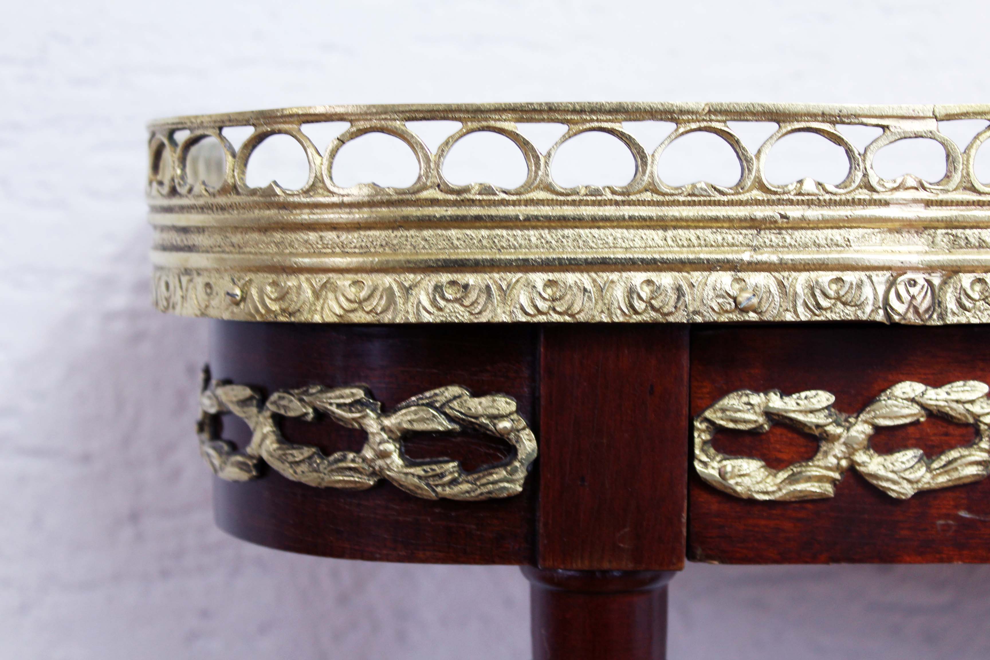 Style Louis XVI console