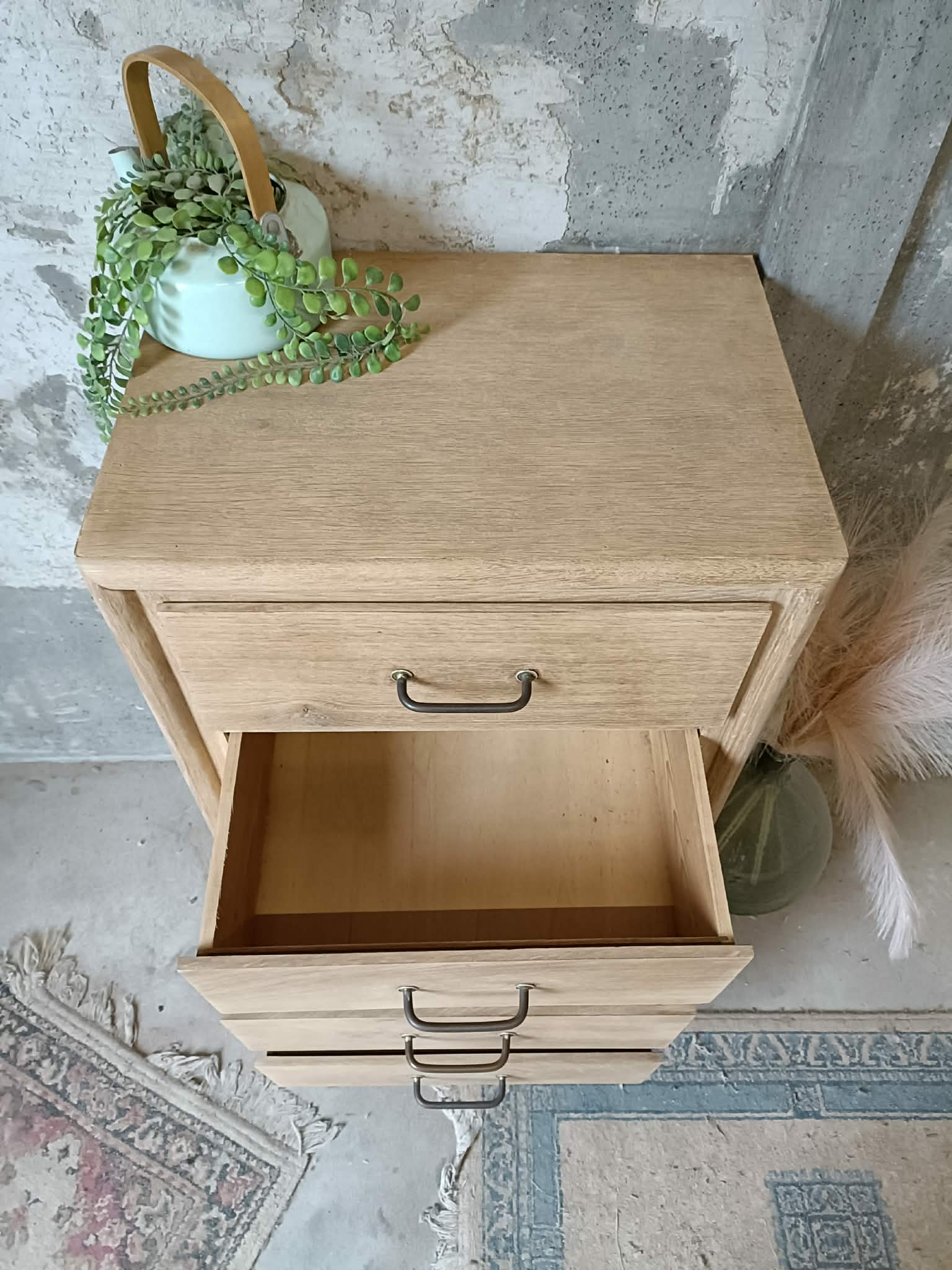 Chest of drawers