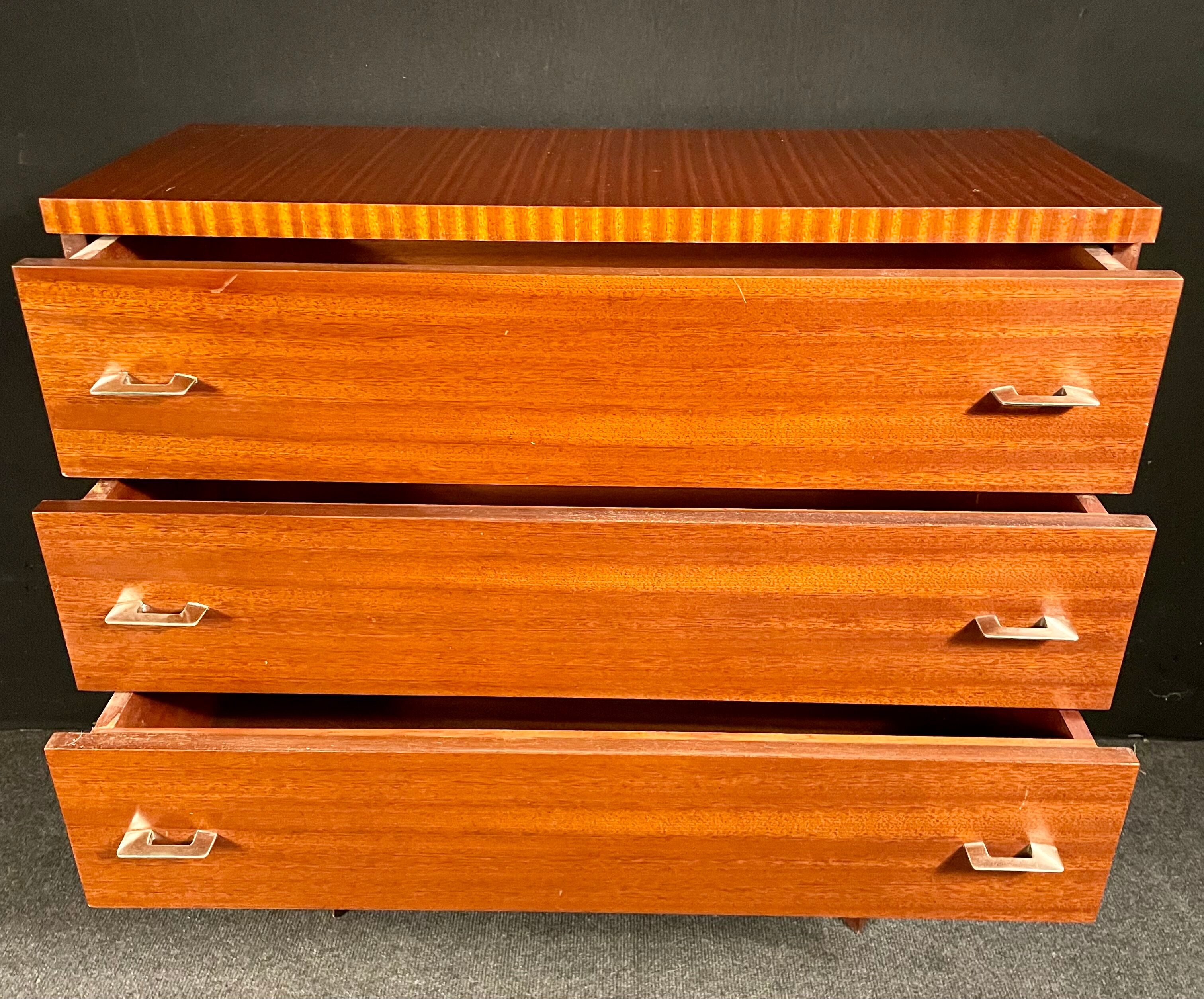 Mahogany chest of drawers