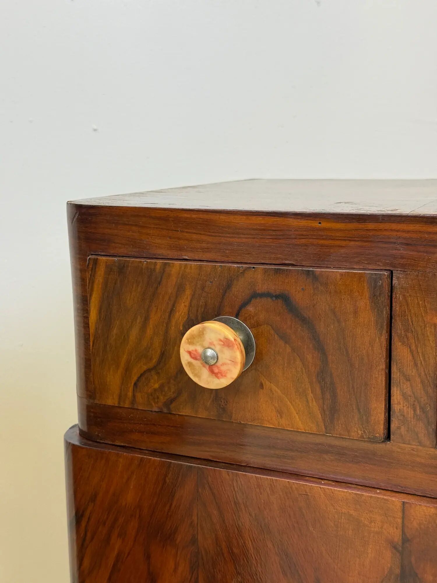 Pair of Art Deco bedside tables in walnut — Italy, 1930-1940
