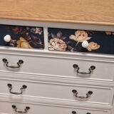 Commode fleurie
