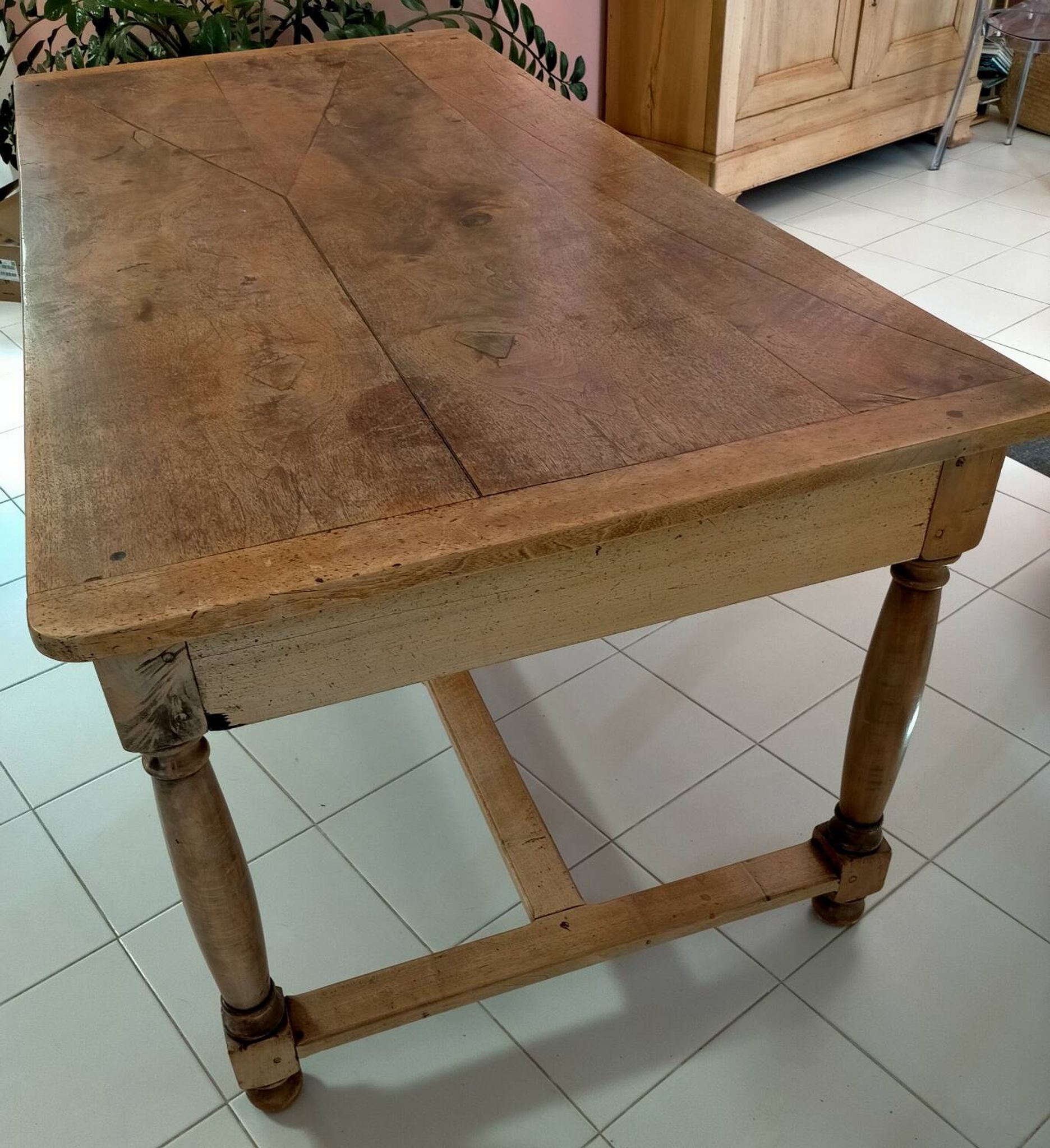 Farm table