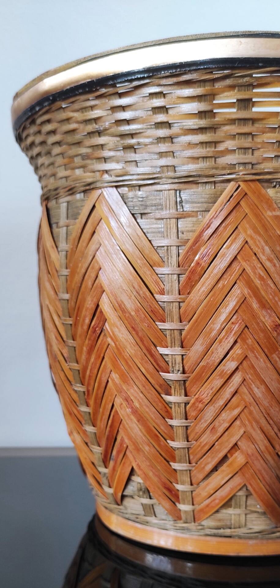 Cache-pot vintage en rotin et bambou 