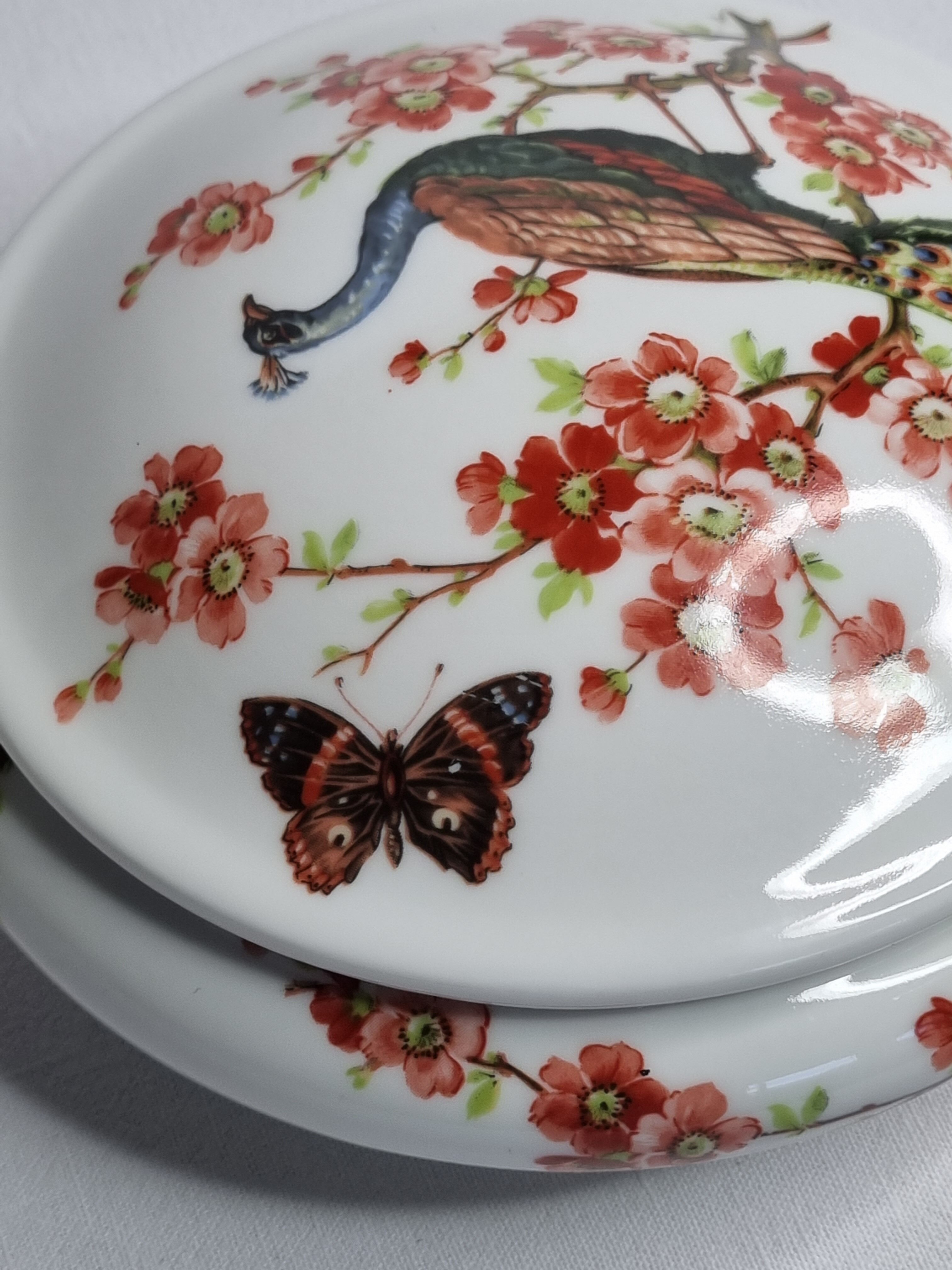 Porcelain candy with peacock decoration, 18 cm