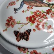 Bonbonnière en porcelaine à décor de paon, 18 cm