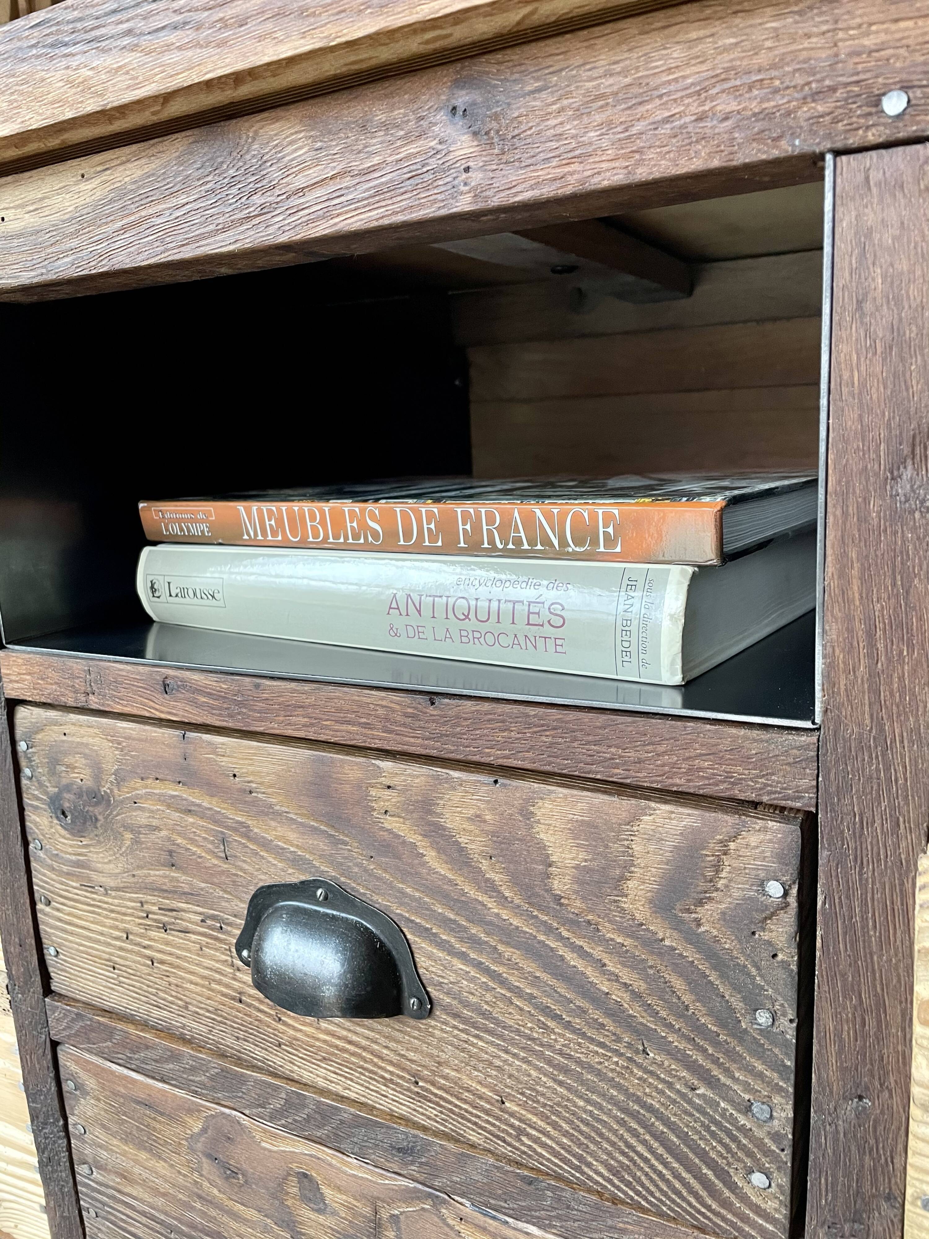 Trade cabinet with drawers