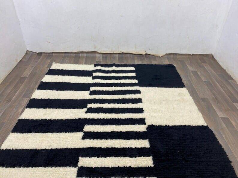 Handmade wool rug size 150 x 250 cm