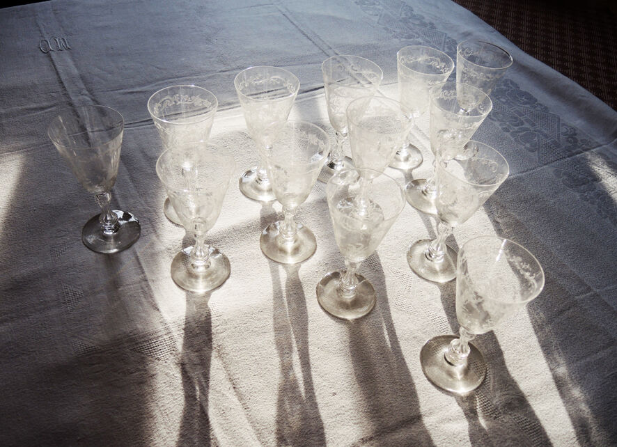 Former service of 30 engraved crystal foot glasses