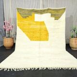 Moroccan Berber rug made of Oued Zam wool, size 150 x 250 cm.