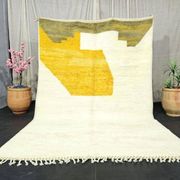 Moroccan Berber rug made of Oued Zam wool, size 150 x 250 cm.