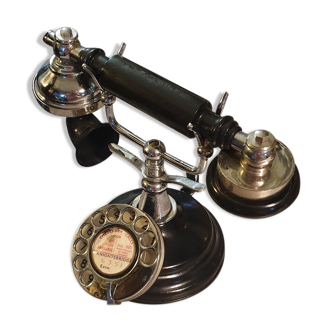 Wired English telephone bell in vintage Bakelite