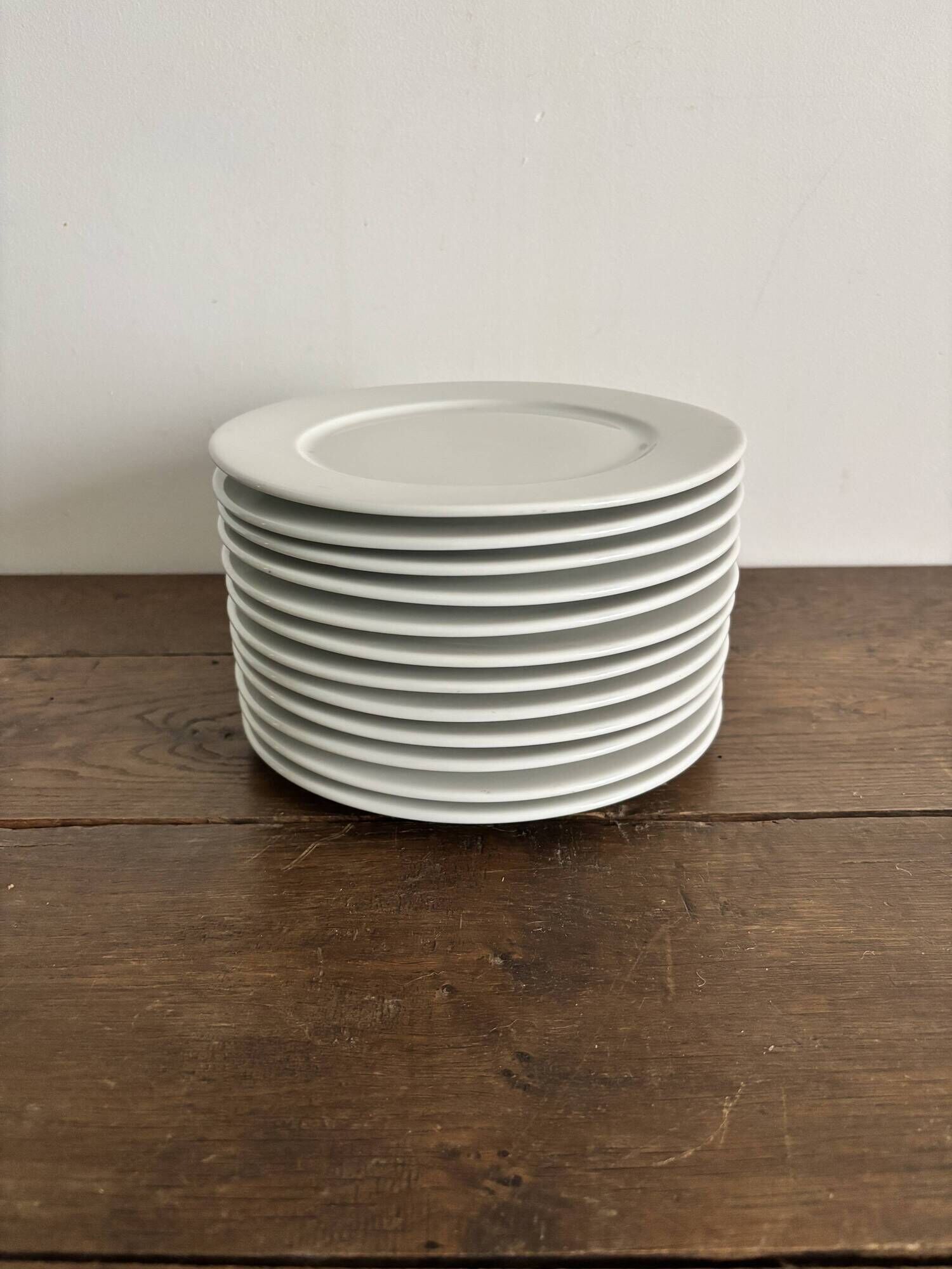 Set of 12 Pillivuyt plates – White porcelain