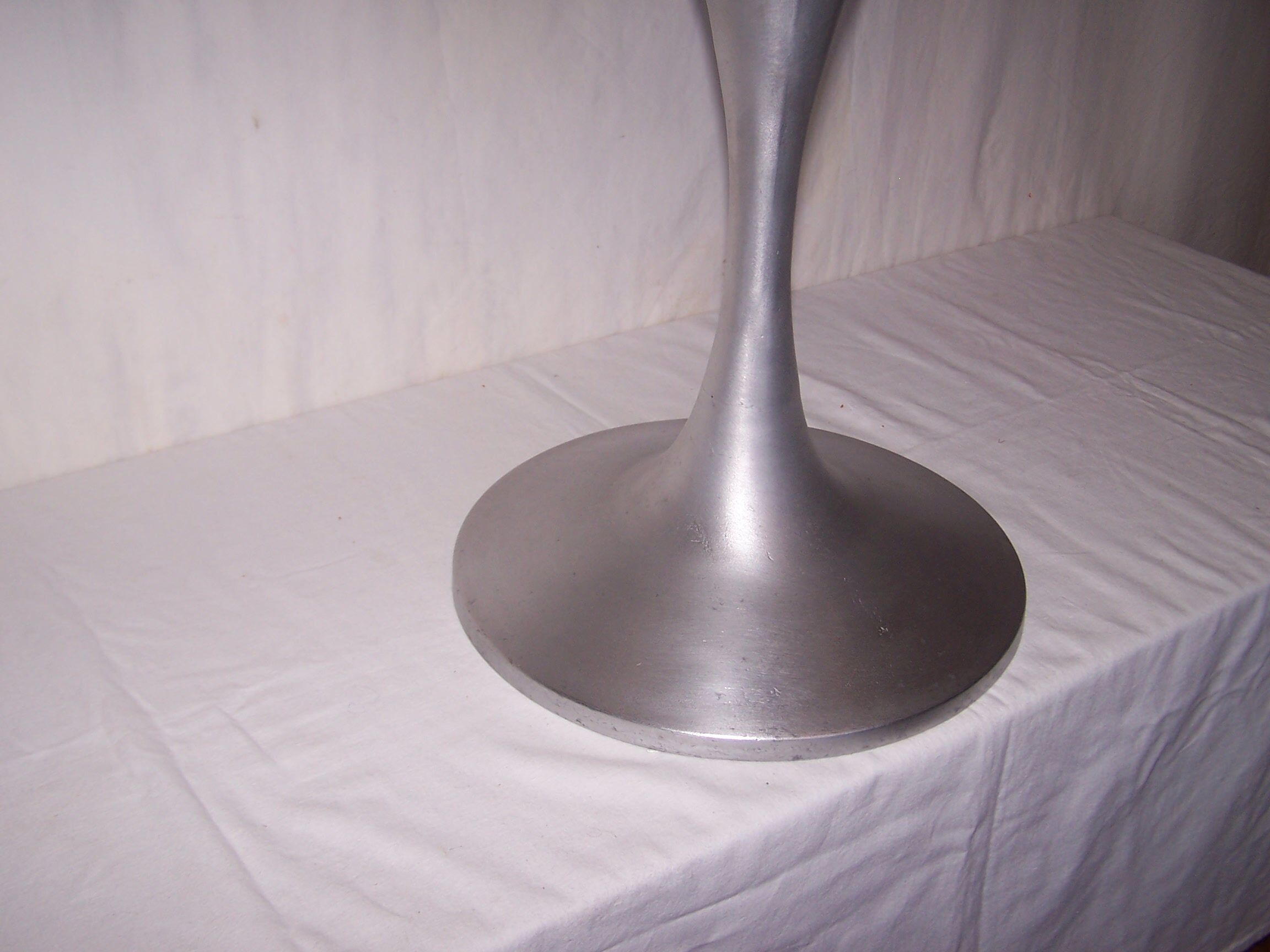 Table basse pied tulipe années 60 - 70