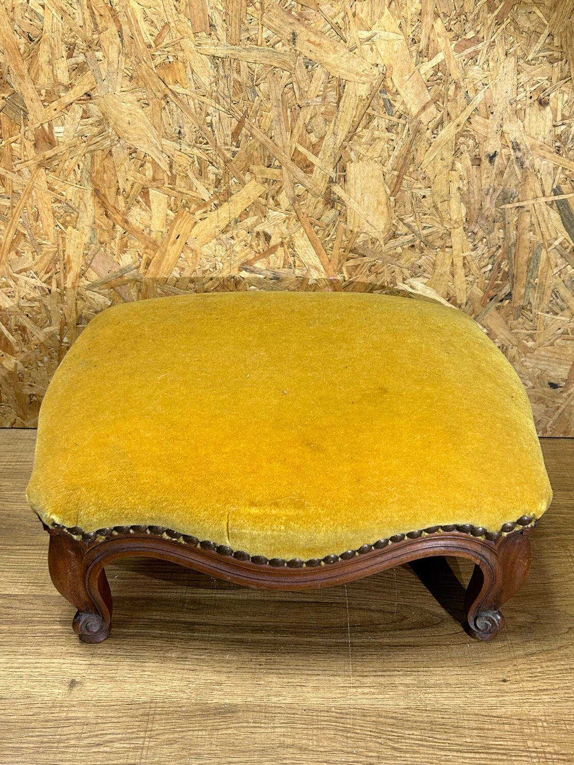 Ancien repose pied bois tissu velours ocre tabouret style Louis XV vintage