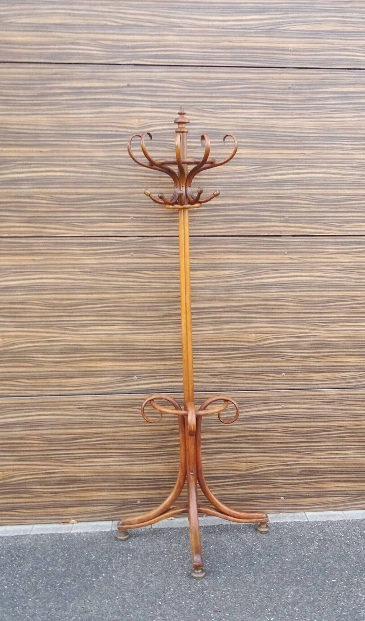 Curved wooden wall coat rack, J&J Kohn Ca.1890 No Thonet