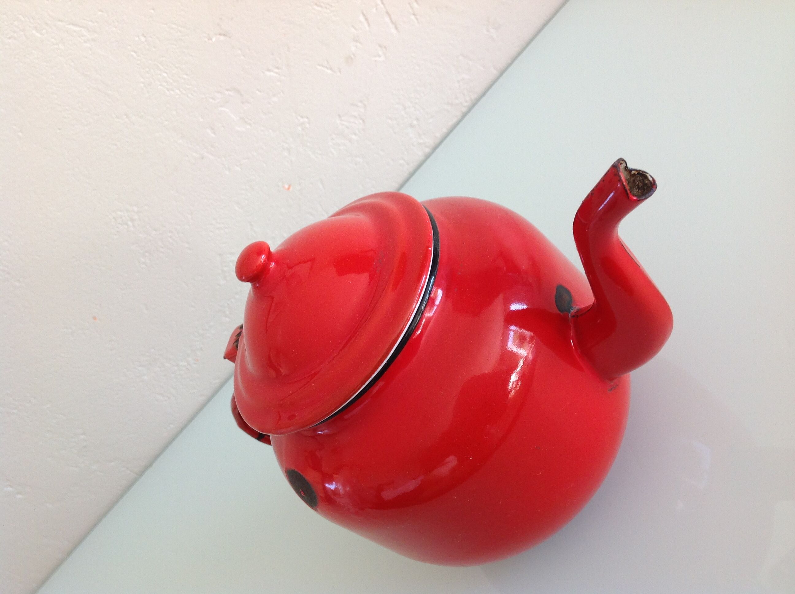 Enamelled red teapot 50/60