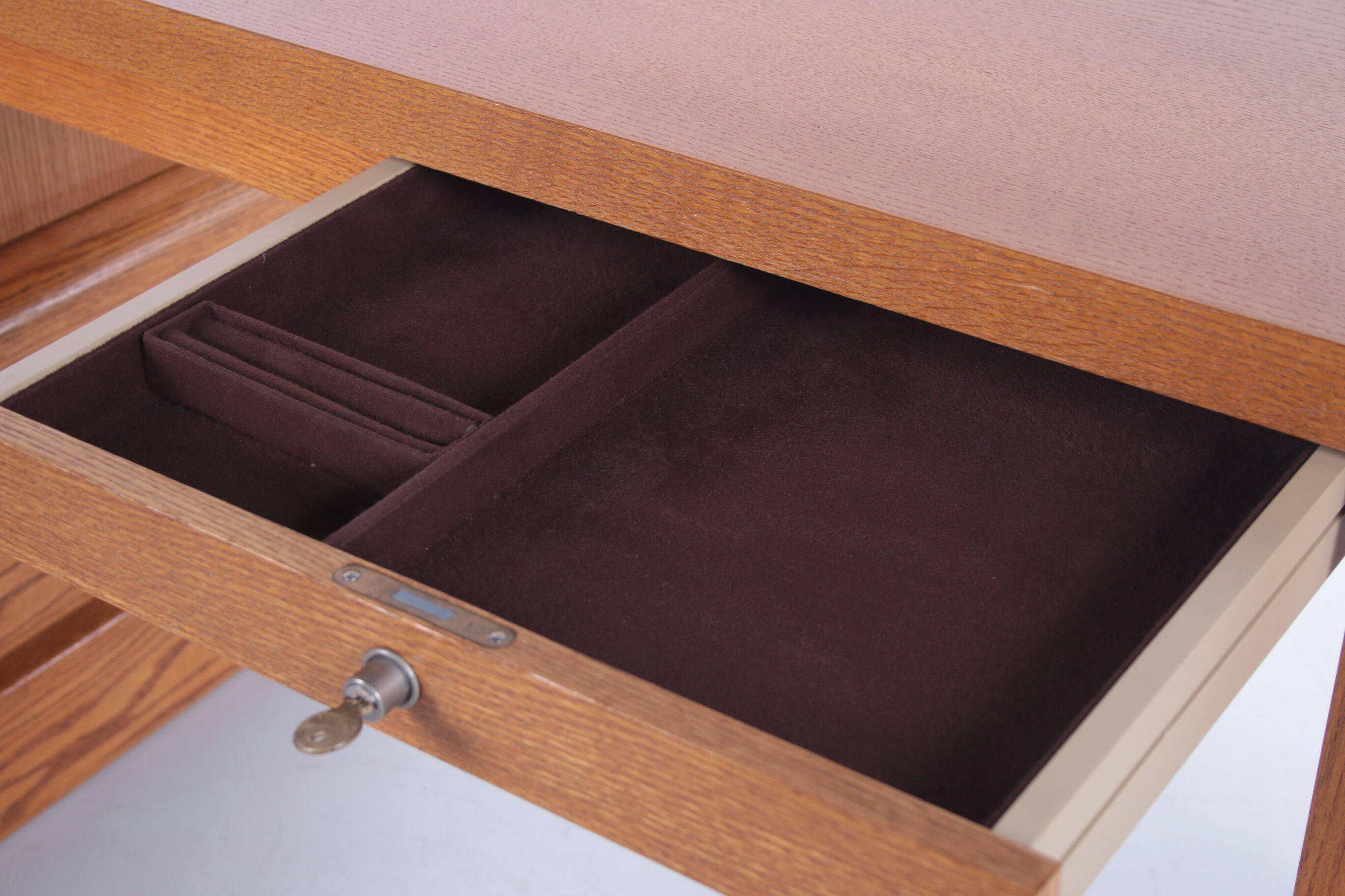 Bureau réglable en bois clair Moser