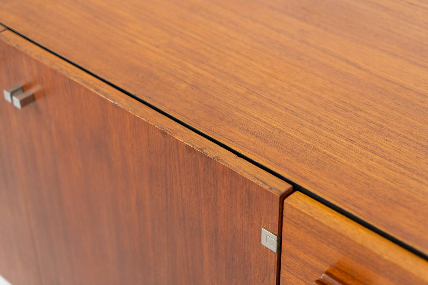 Buffet moderniste en teck (Belgique, années 1950).