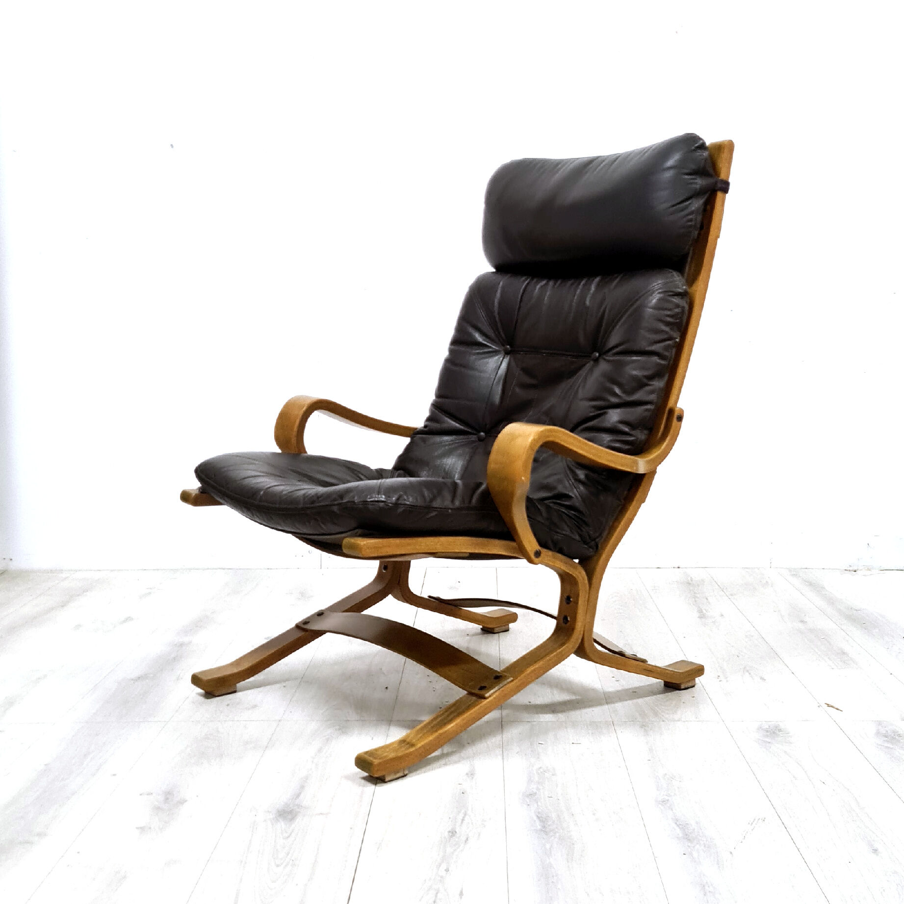 Scandinavian mid century lounge chair bentwood and leather, 1960s