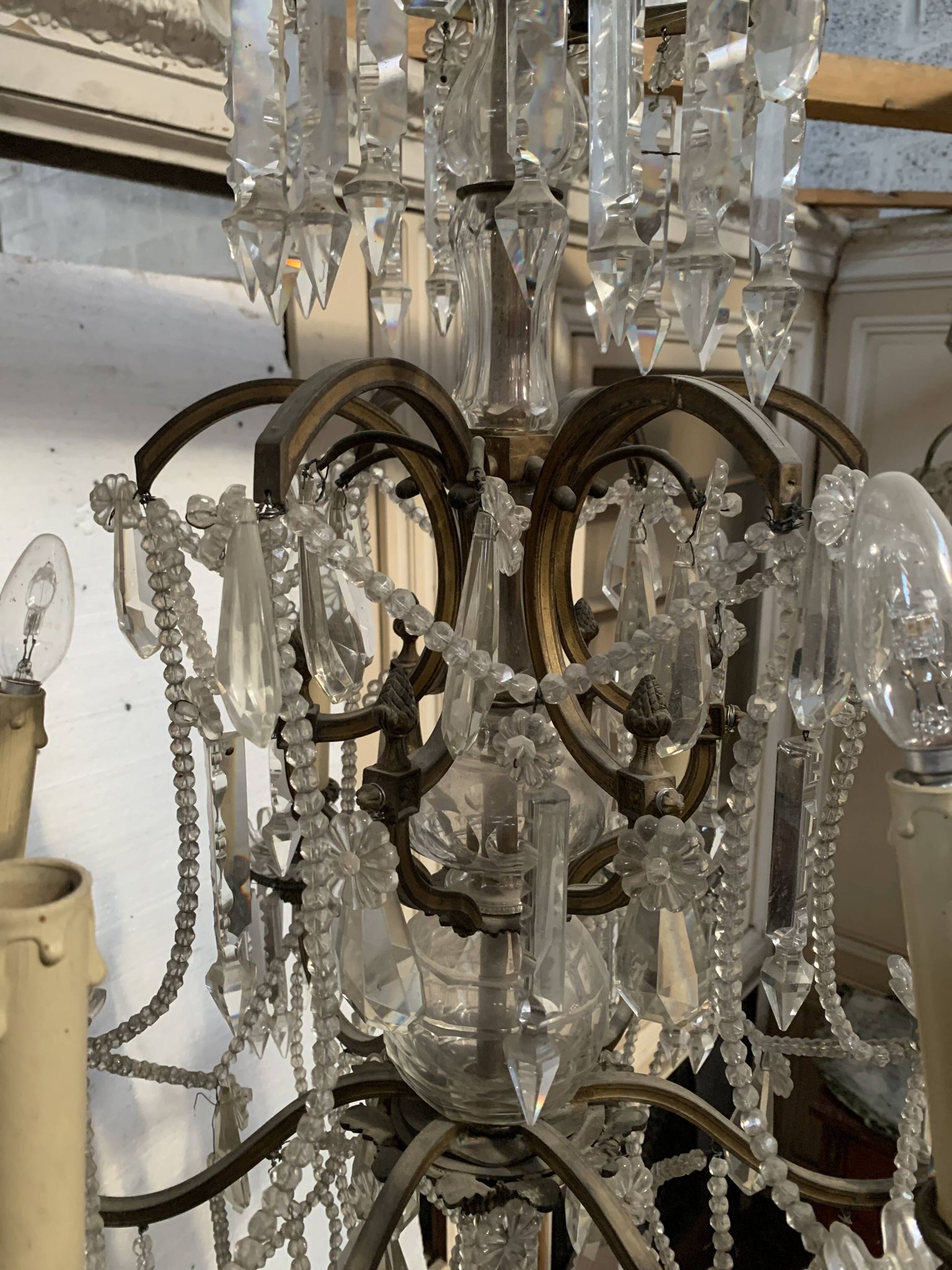 Louis XV style "Fontaine" chandelier in bronze and 20th century pendants