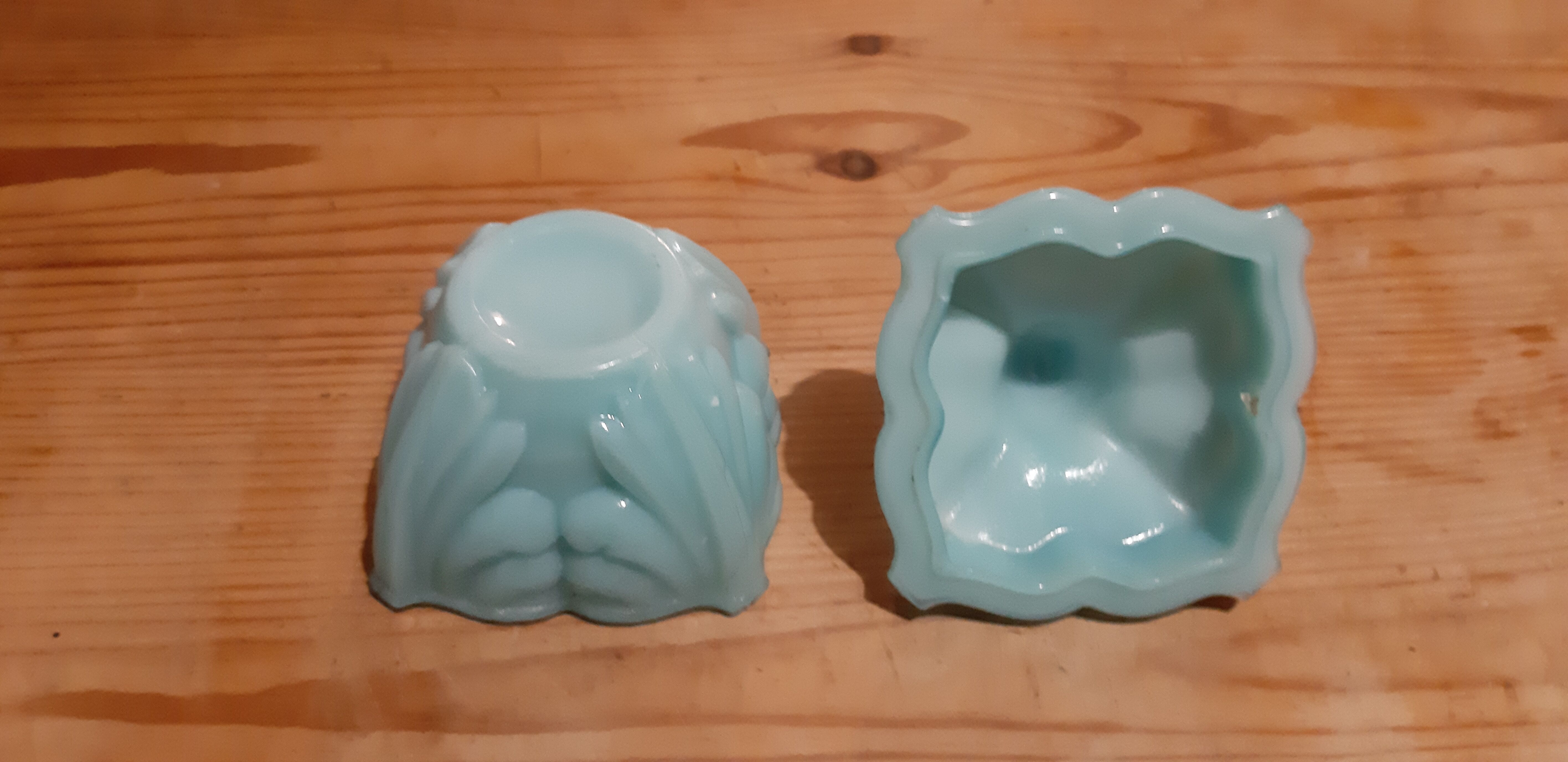 Fair opaline light blue