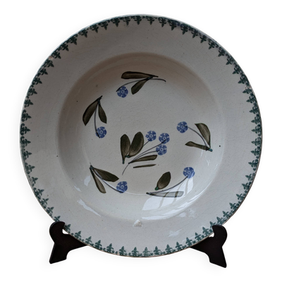 Ancienne assiette creuse terre de fer motif fleur bleu