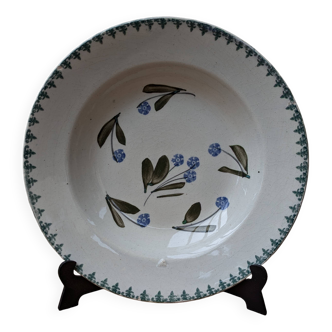 Ancienne assiette creuse terre de fer motif fleur bleu