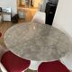 table ronde en marbre et ses 4 chaises tulip