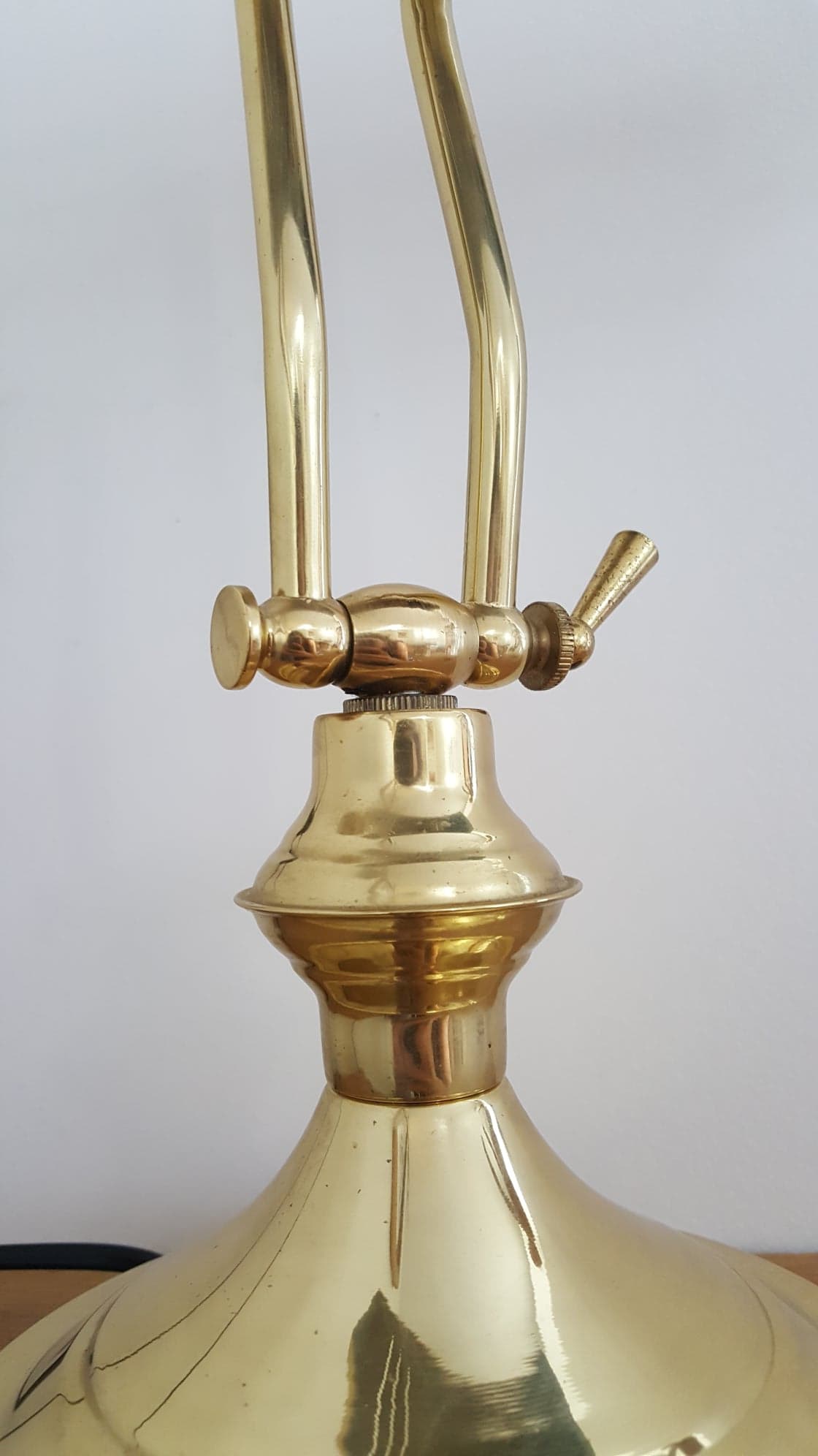 Notary gilded lamp