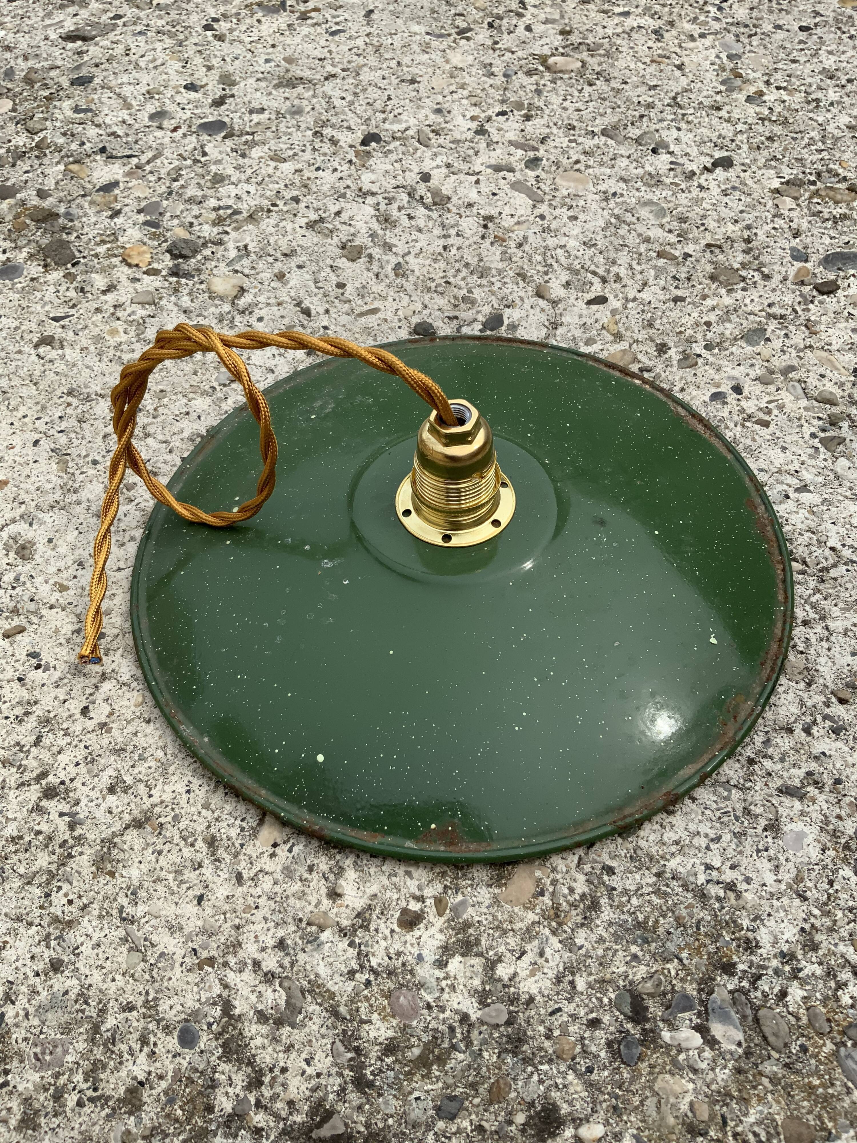 Vintage suspension duo in enamelled sheet metal style indus green and white