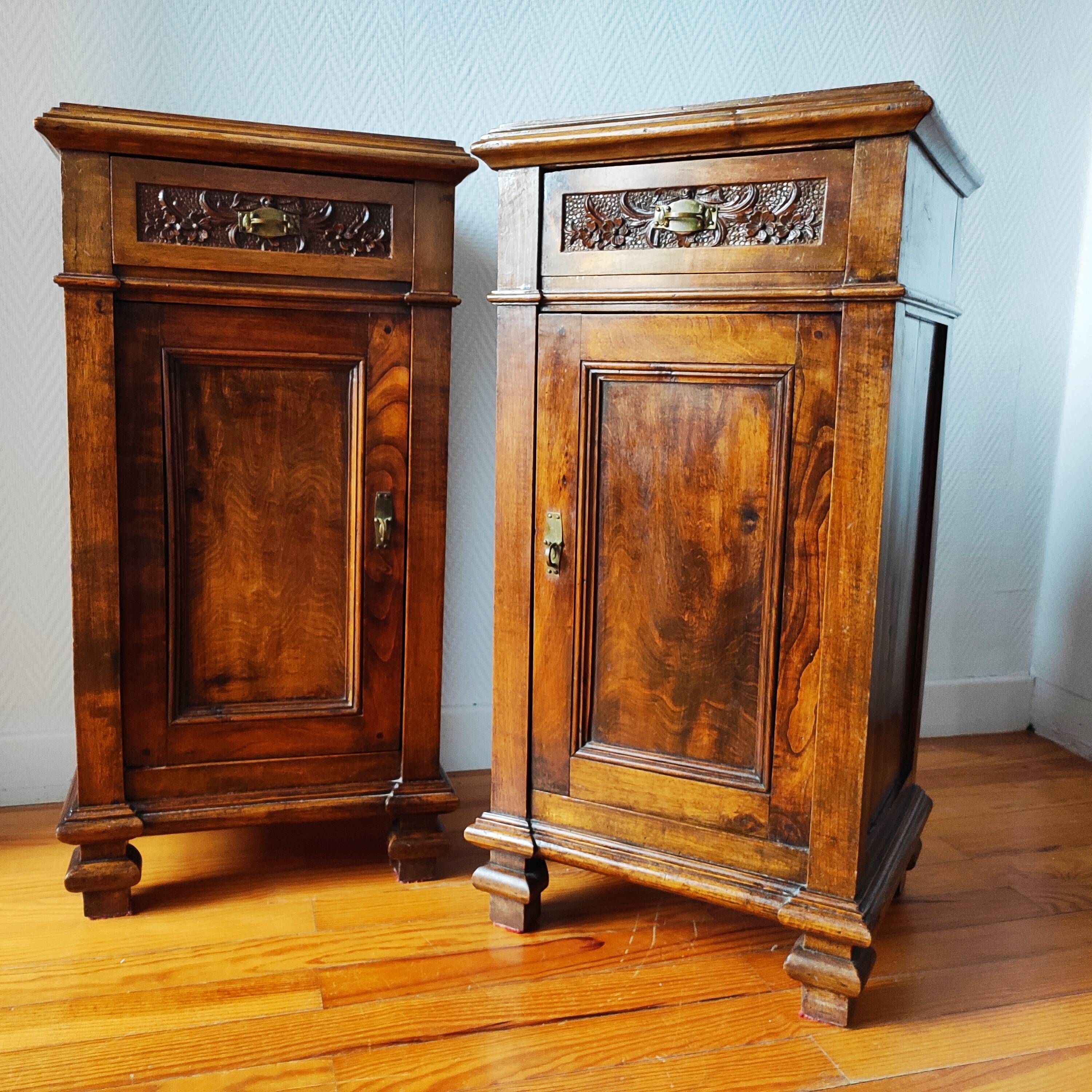 Pair of early 20th century Italian bedside tables in walnut
