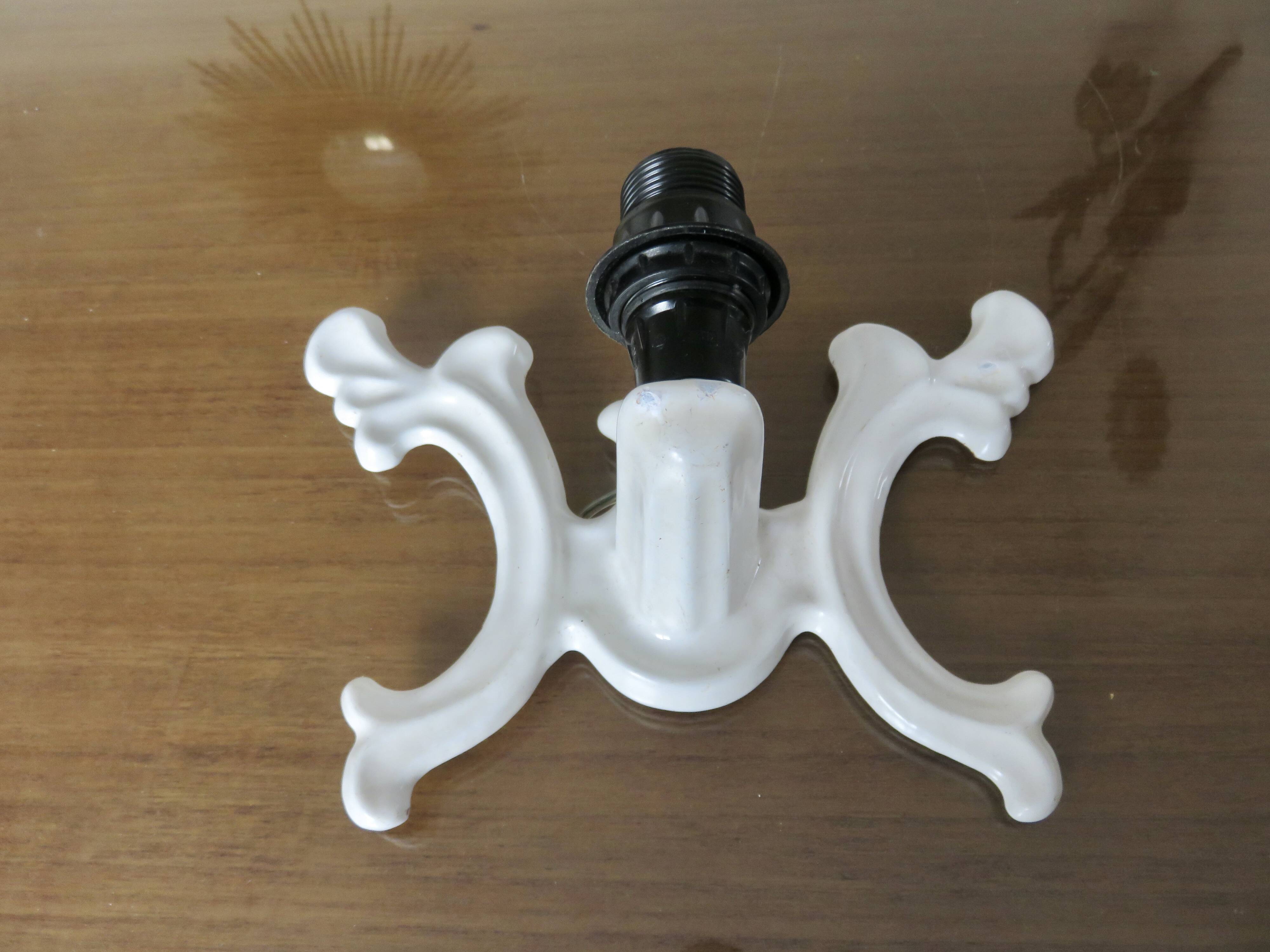 Lot Ancien Porte-savon Et Applique En Fonte émaillée Blanche