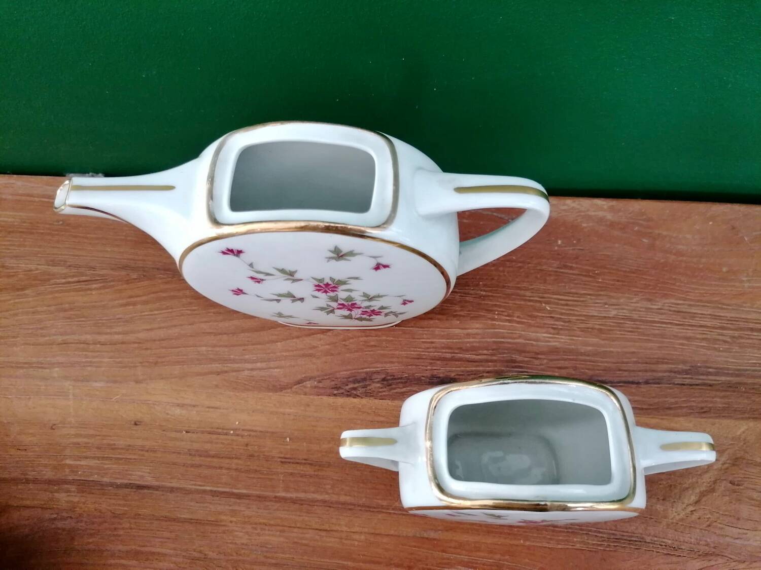 Teapot and sugar bowl