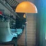 Lampadaire vintage avec abat-jour champignon blanc