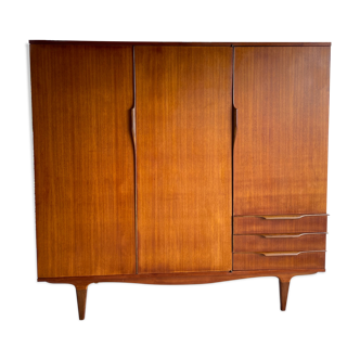 Design chest in teak