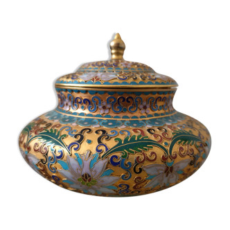 Box in partitioned enamels China
