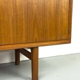 Buffet danois en teck par Henning Kjaernulf pour Bruno Hansen, années 1960