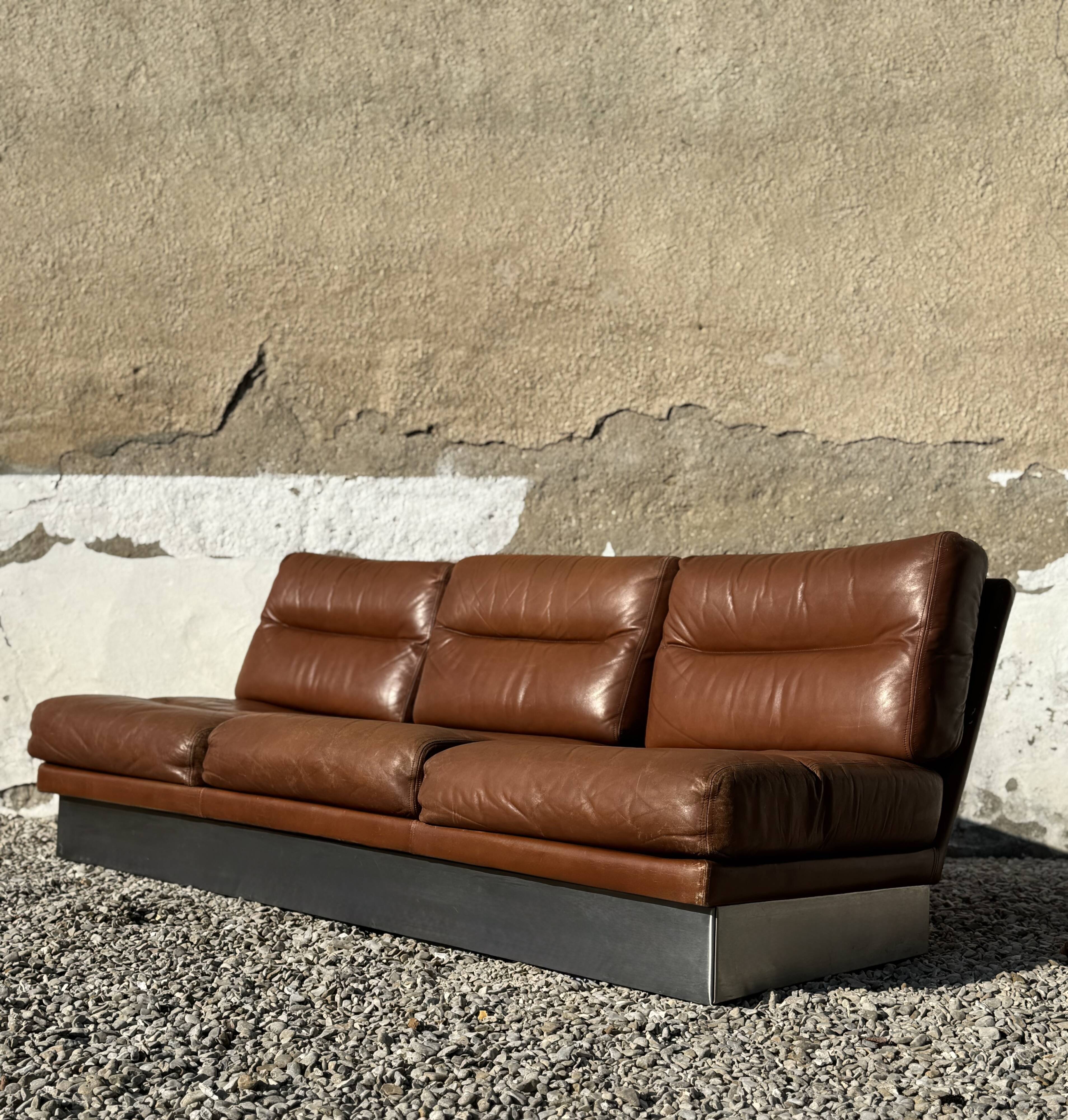 Three-seater canapé in brushed aluminium and brown leather, France, 1970.