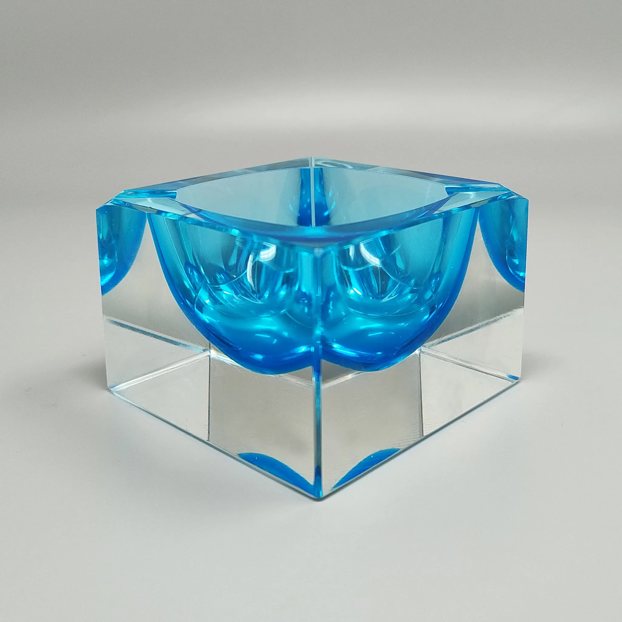 1960s stunning blue ashtray or catchall by Flavio Poli for Seguso. Made in Italy