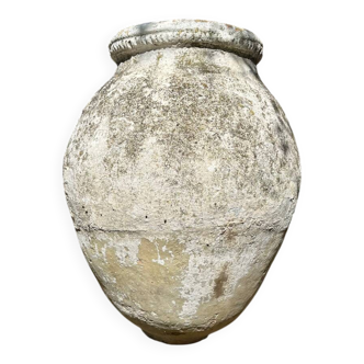 Large ancient pottery jar in terracotta from the 18th century.