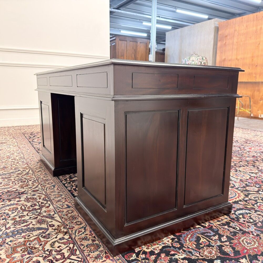 Bureau anglais classique avec incrustation en cuir