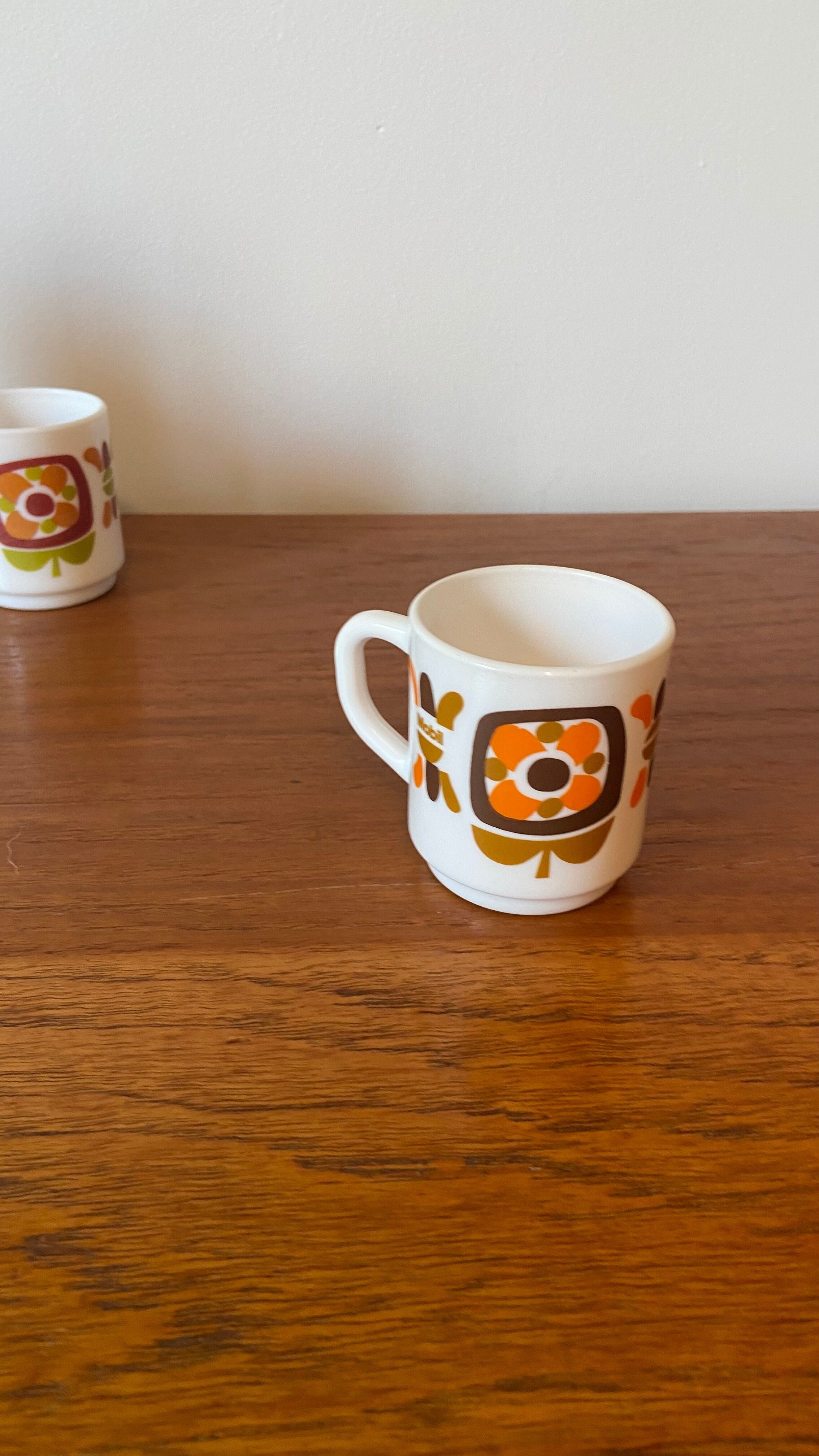 5 coffee cups Mobil 1972 designer Jean-Charles Meunier Editor Arcopal