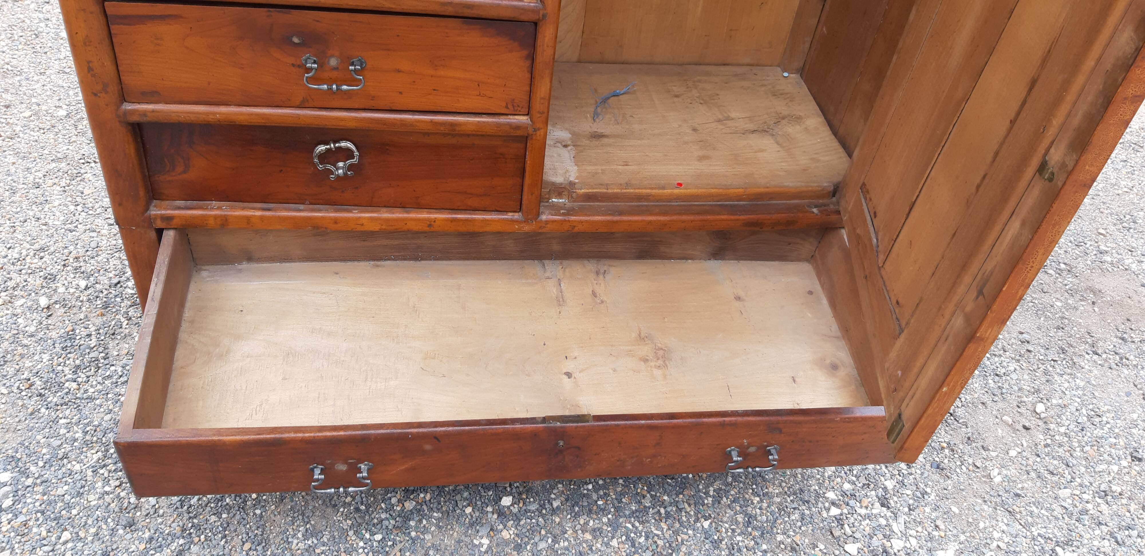 Béarnaise wardrobe in walnut 19th