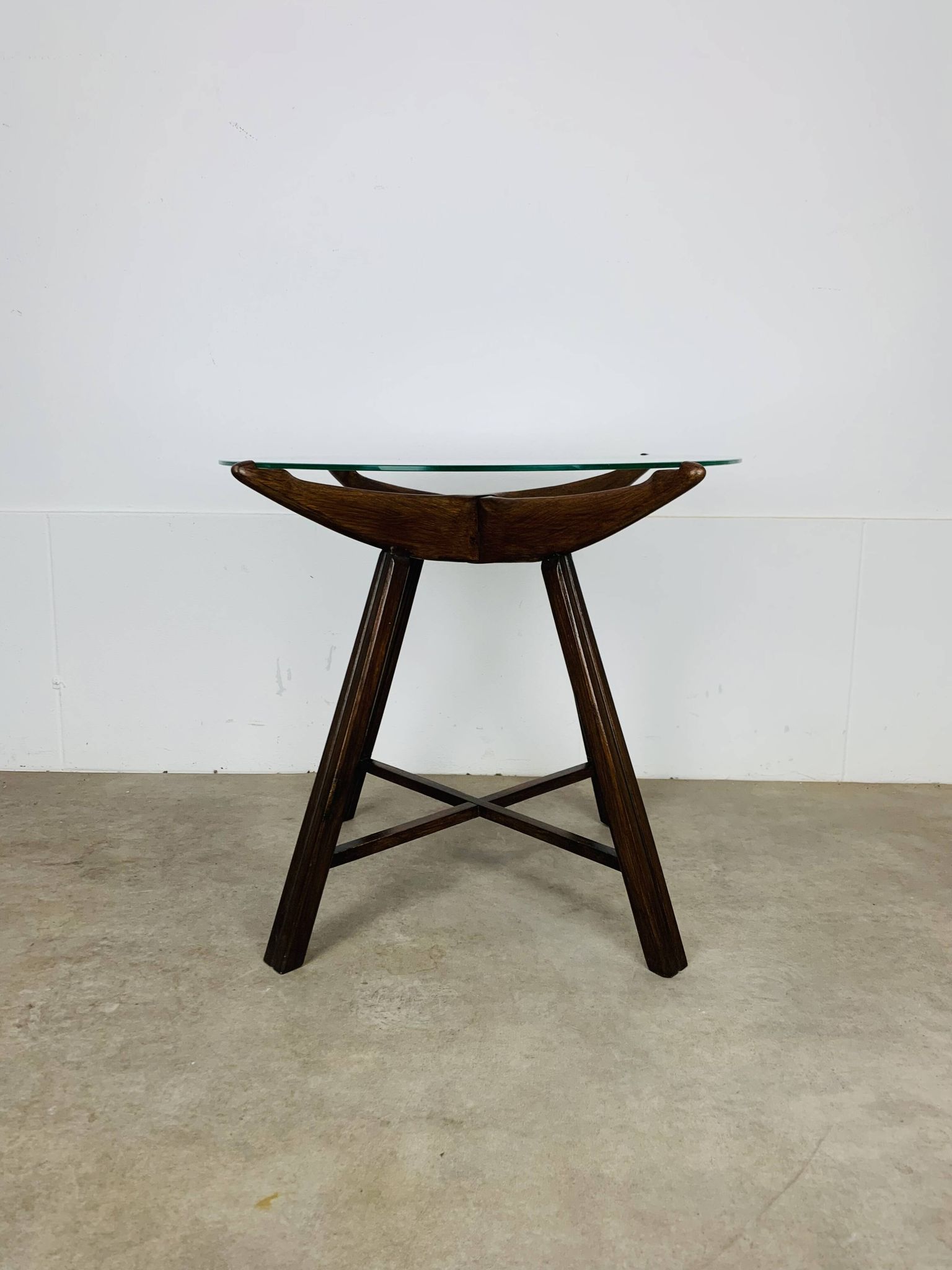 Table d’appoint en bois et verre, Italie, années 60, guéridon