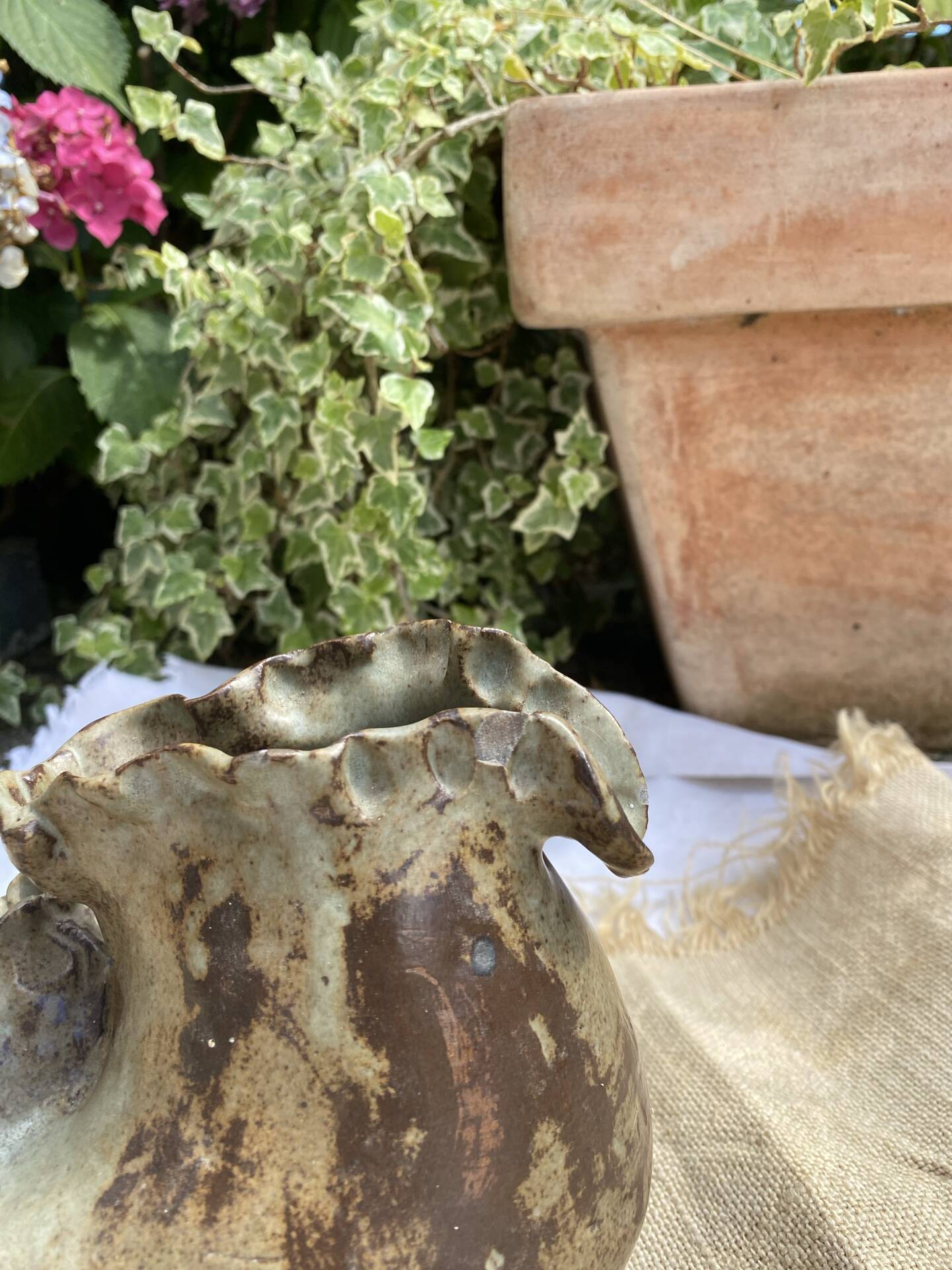 Sculptural vase in glazed stoneware, free form.