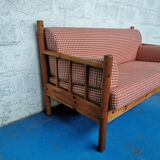 Bench in pine and gingham fabrics