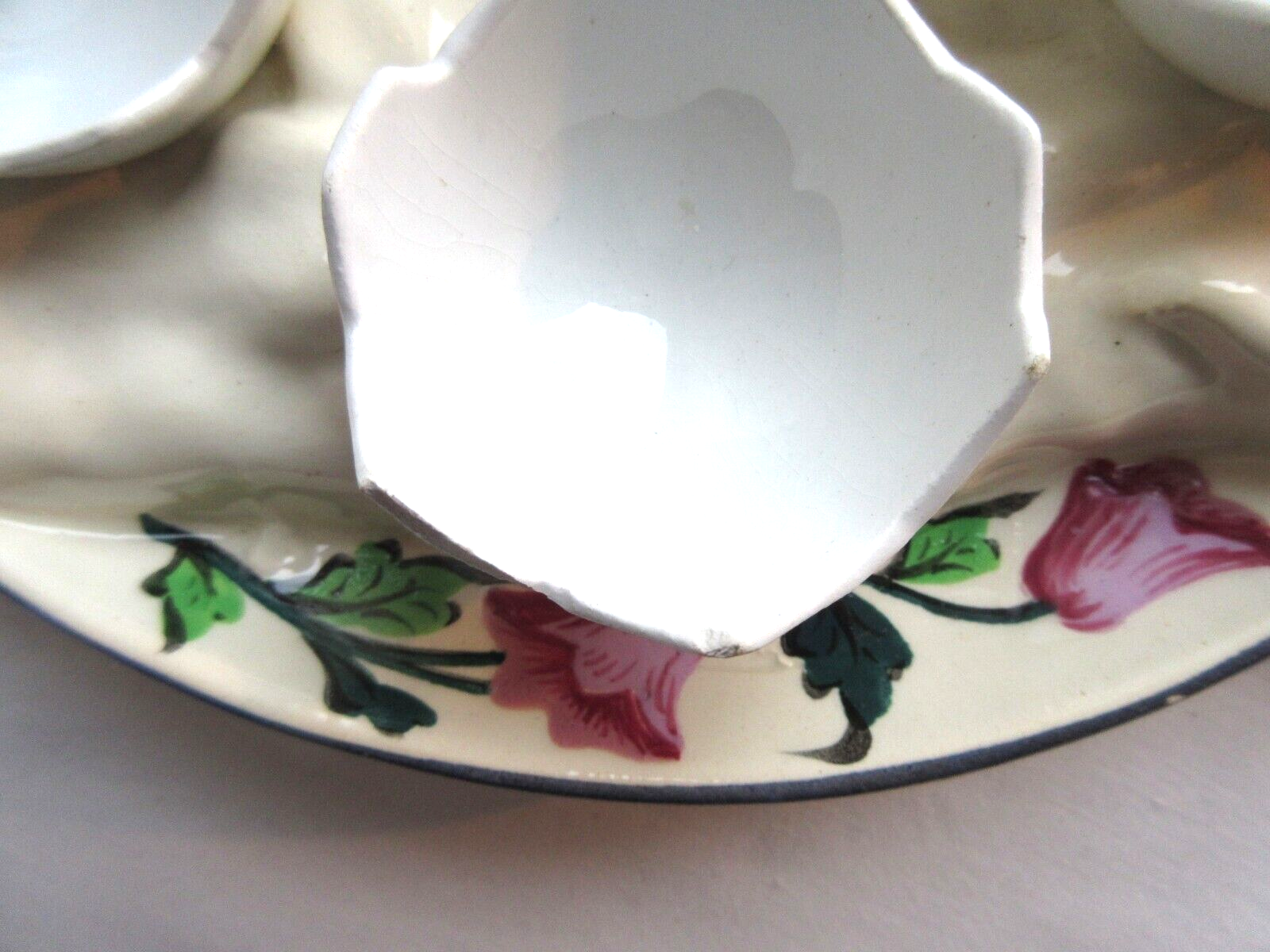 Egg dish or egg dish in slip trompe l'oeil signed GD Paris Deposited