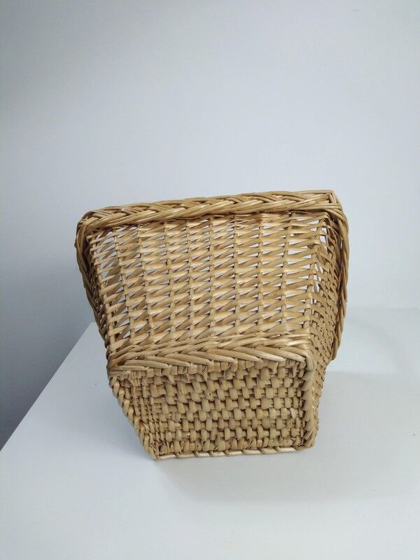 Square basket with handle